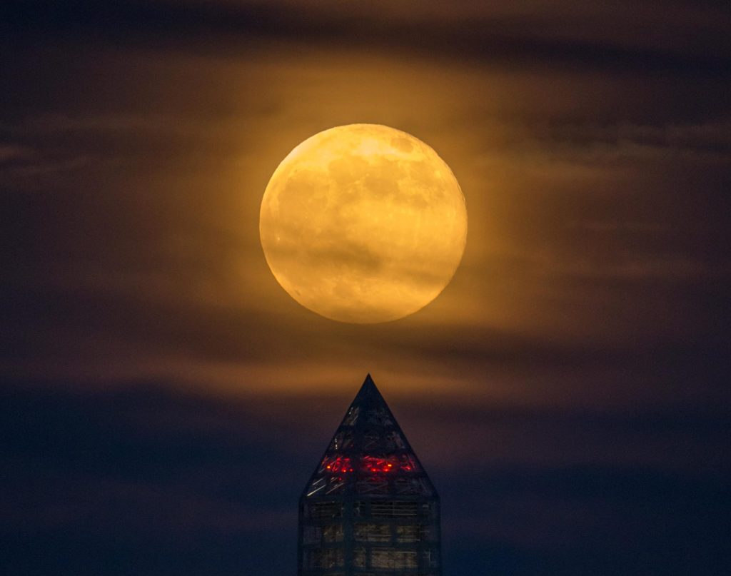 Giant sturgeon moon + Perseid meteor shower, Mercury, Saturn, Jupiter and Vega