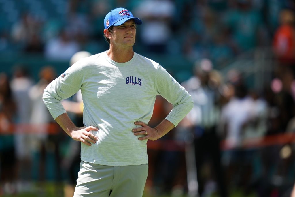 Sean McDermott, Ken Dorsey discussing Dorsey booth engagement